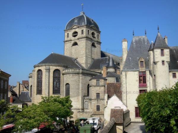 Santa Maria Villa Saint-Ouen-de-Mimbré Kültér fotó